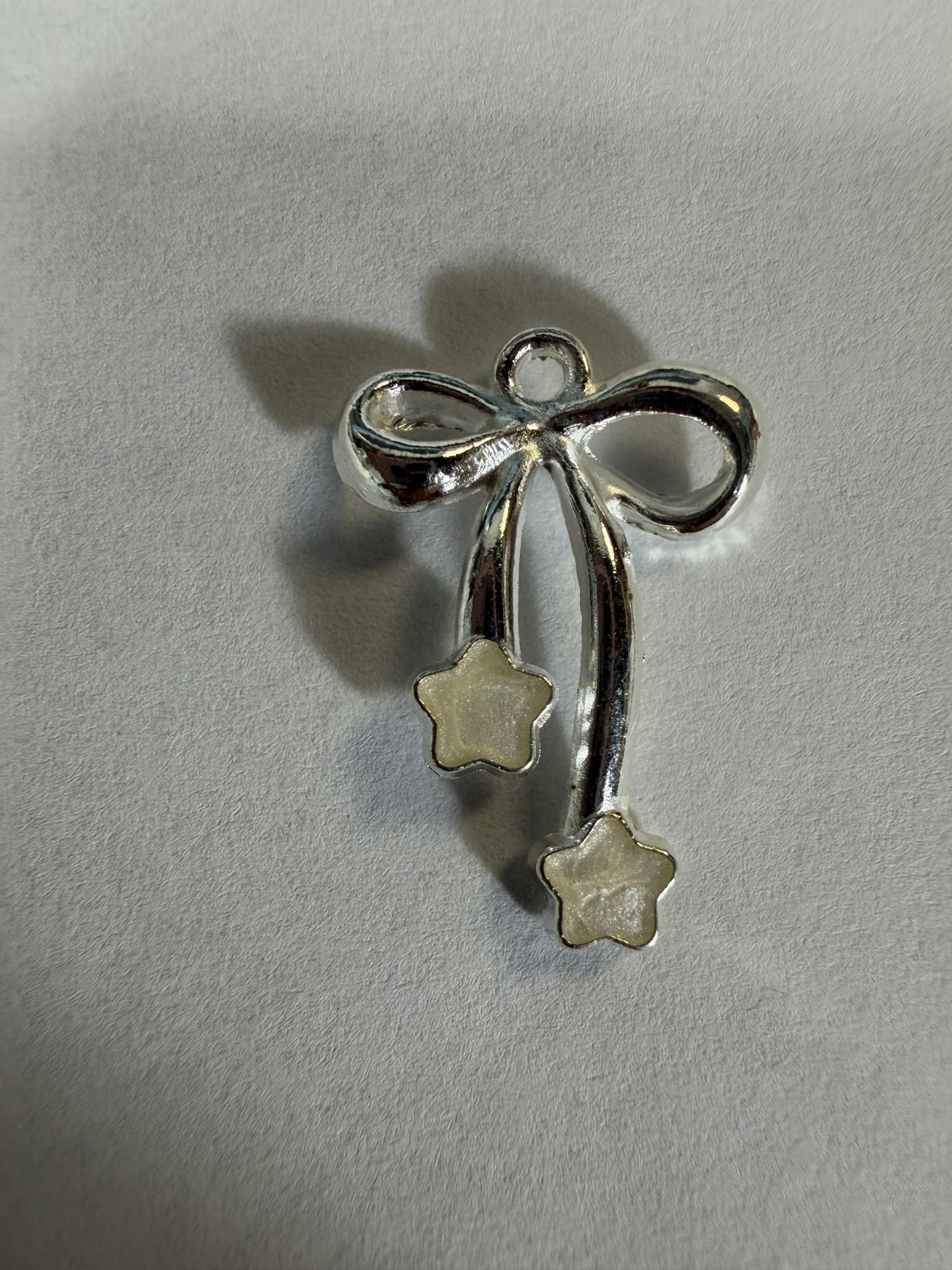 Charms bow with stars