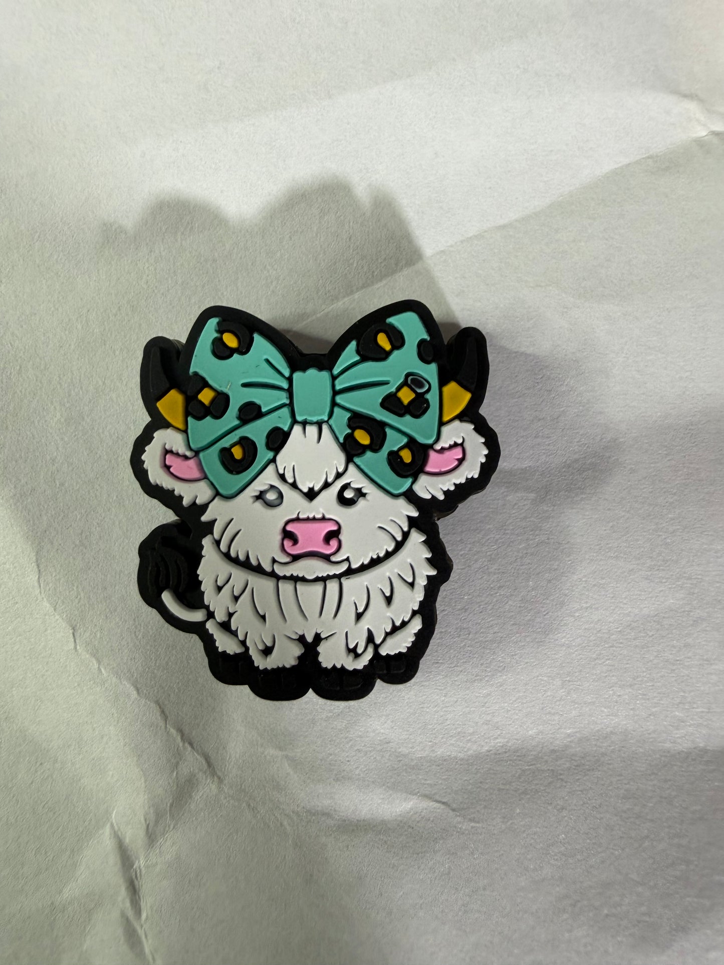 Focal 2d highland cow with teal leopard bow