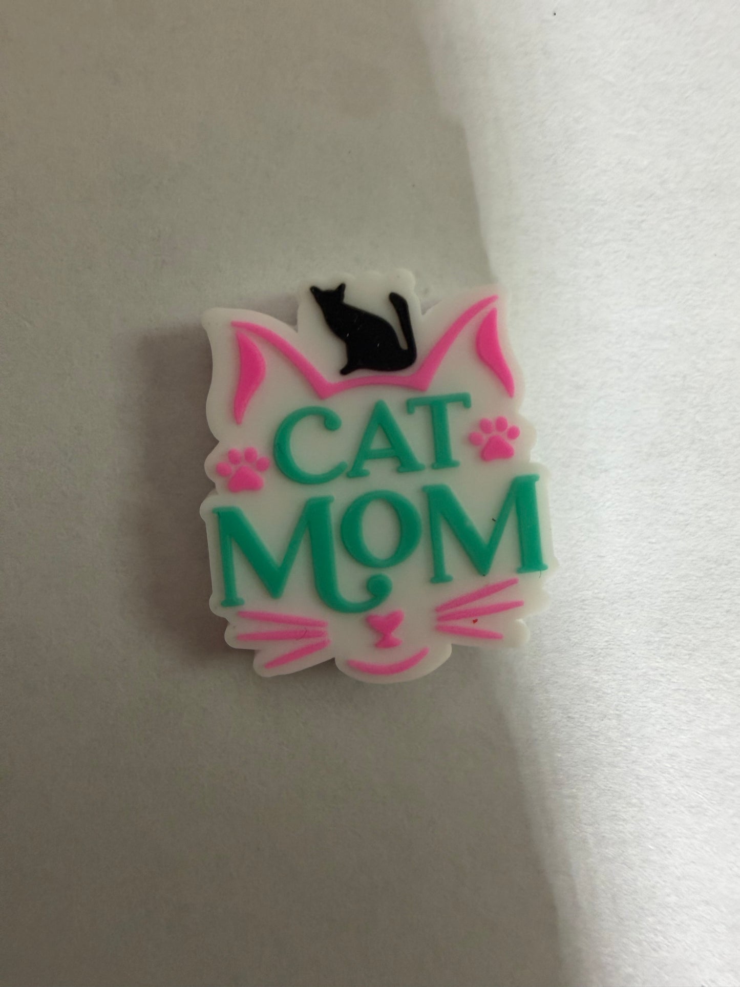 Focal 2f cat face with cat mom