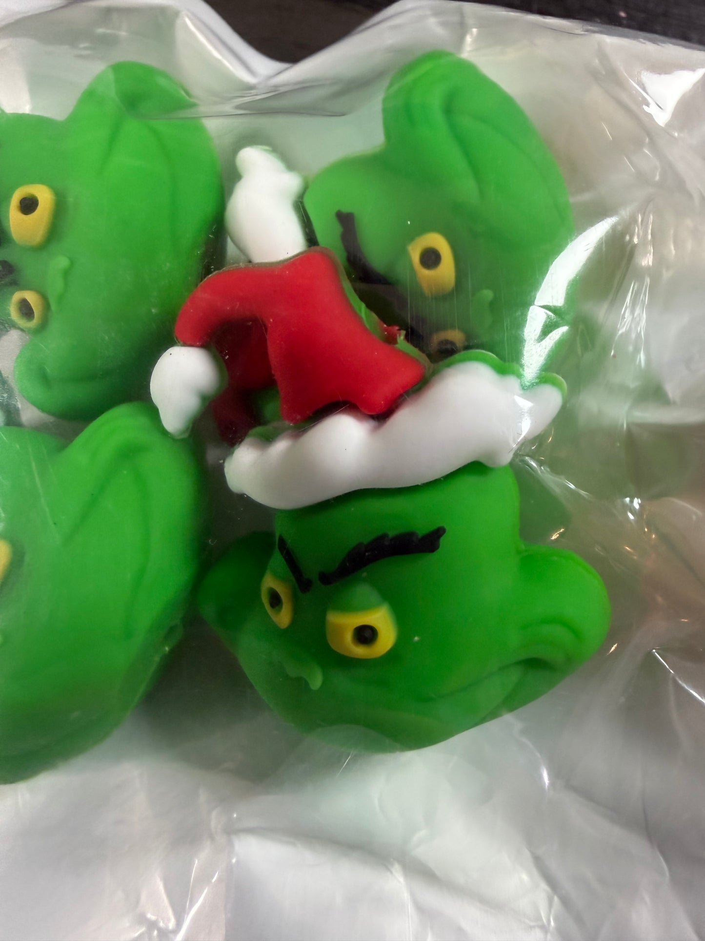 Focal 3d bigger grinch head with Santa hat