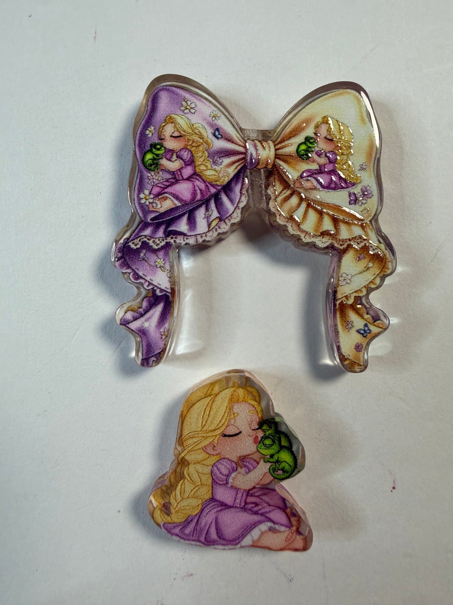 Acrylic focal 2 piece set Bow tangled princess