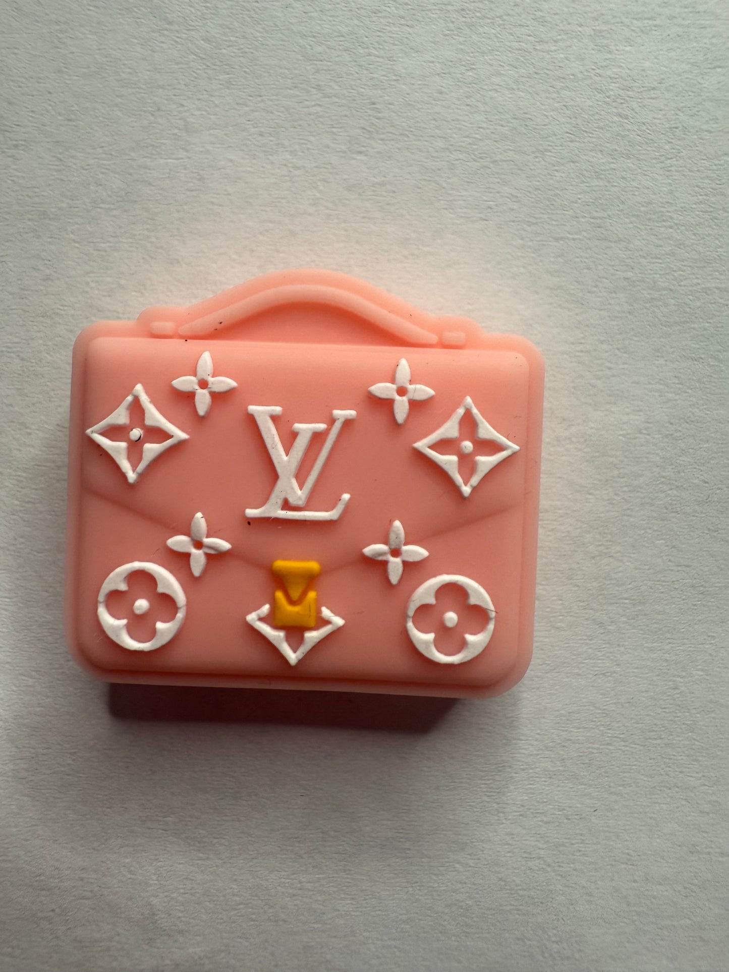 Focal 2d Lv pink purse