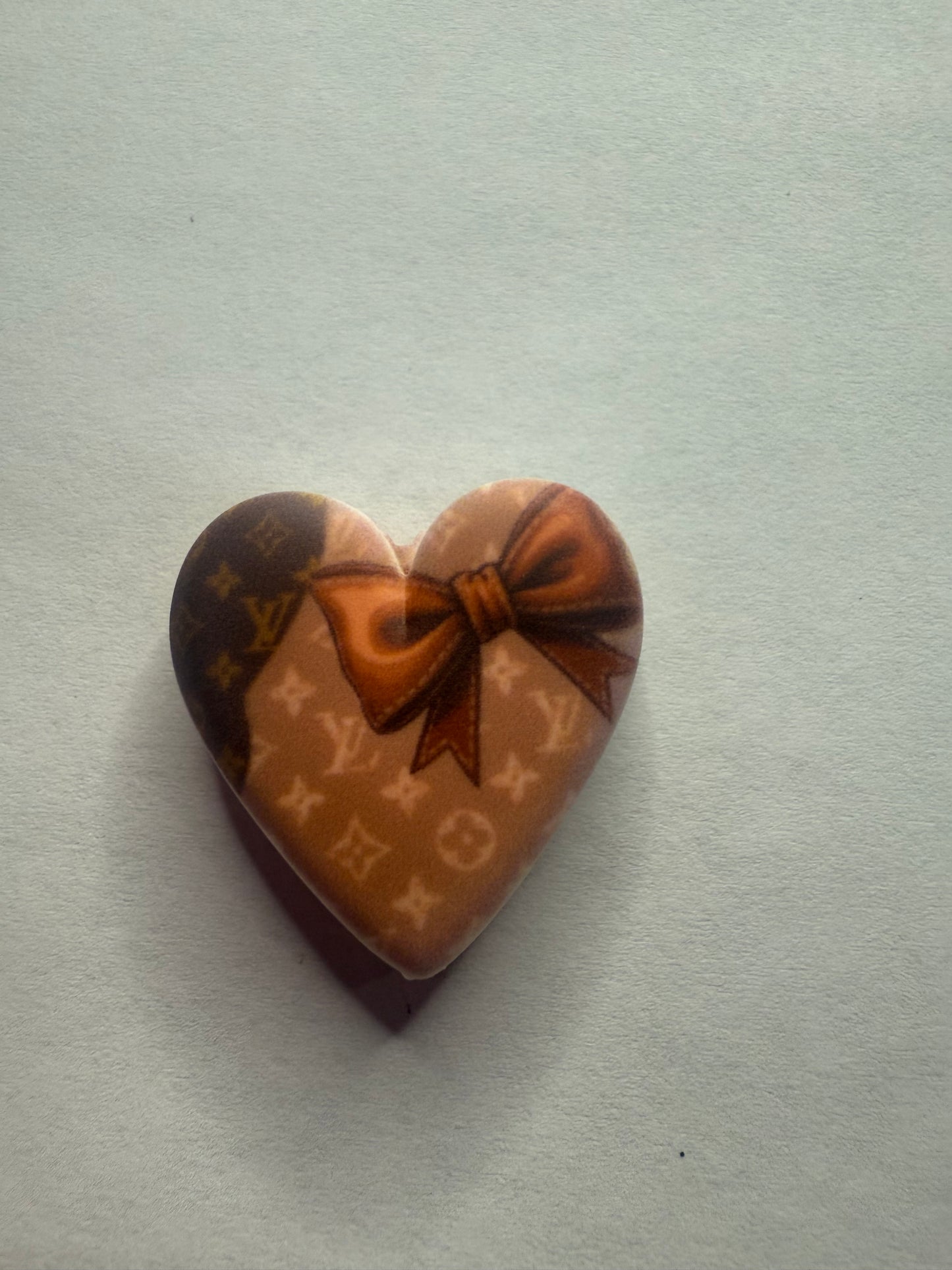 Focal 2d Lv brown heart with bow