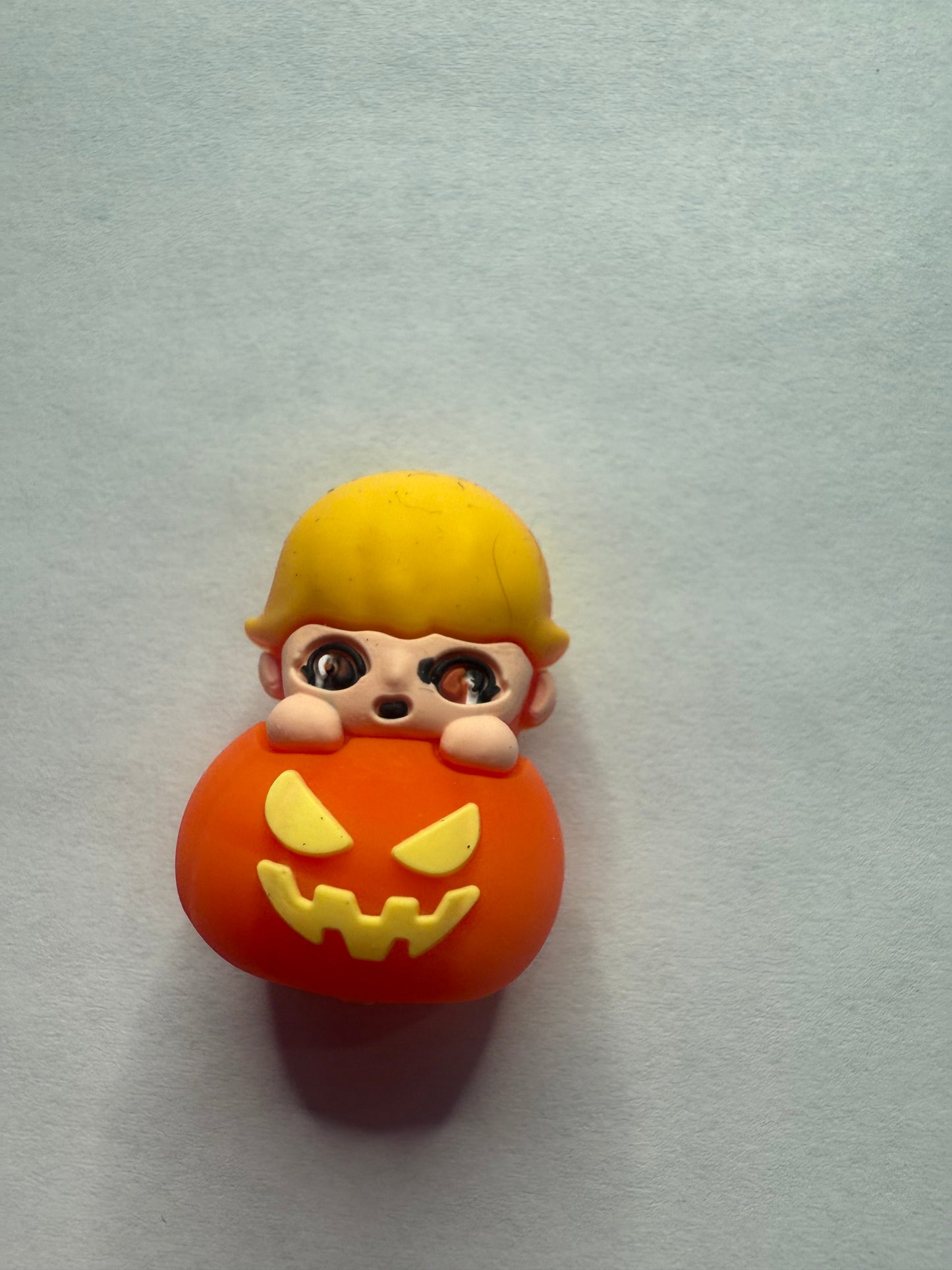 Focal 3d boy in pumpkin.