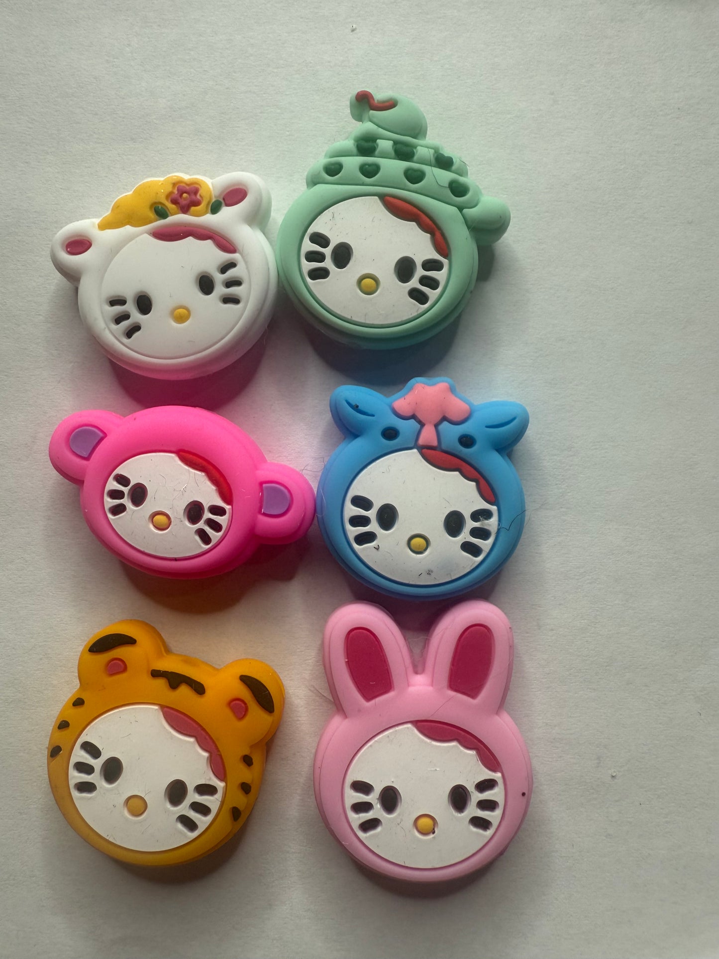 Focals 2d Hello kitty animal heads mystery