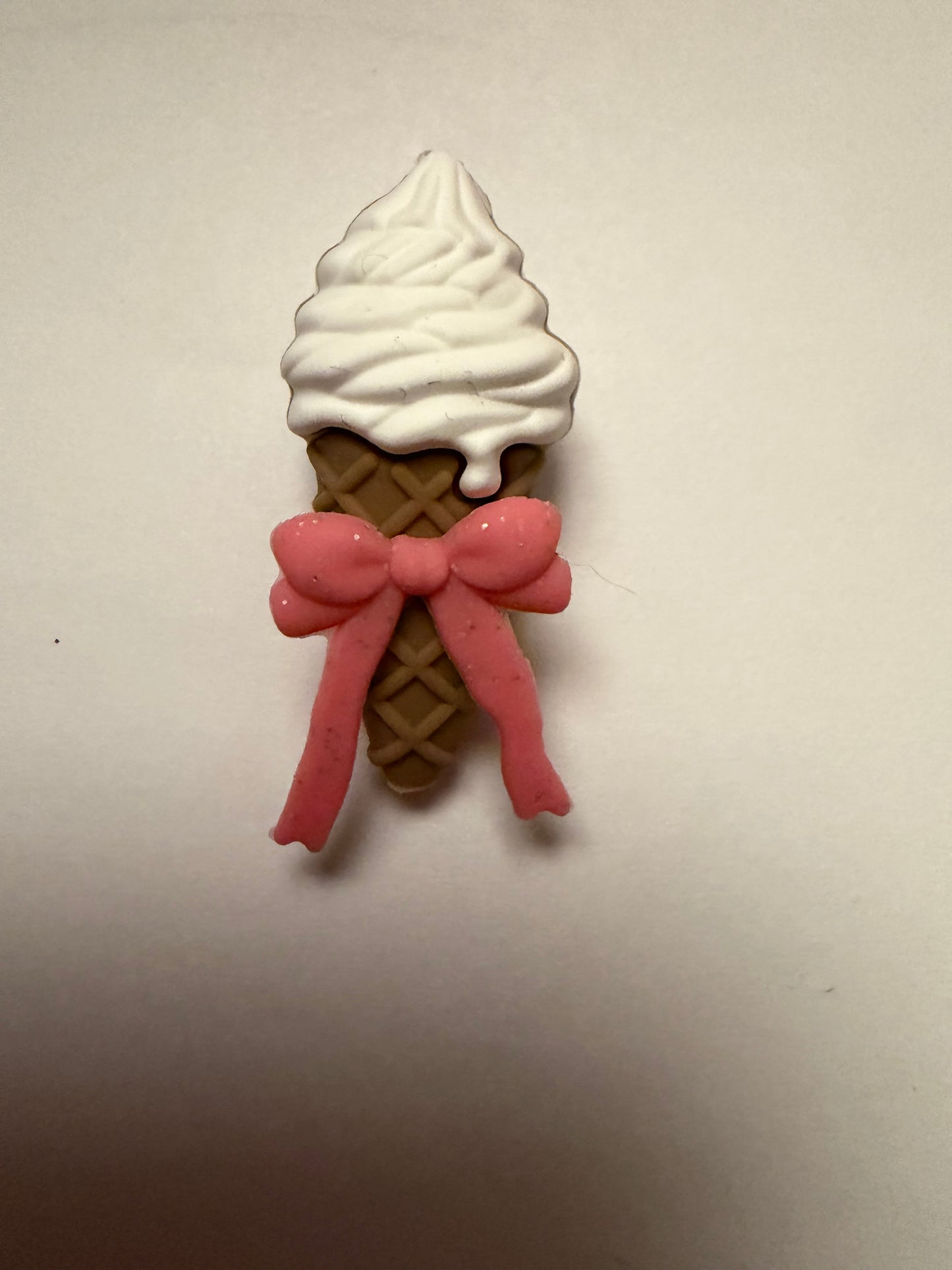 Focal 3d ice cream with pink bow