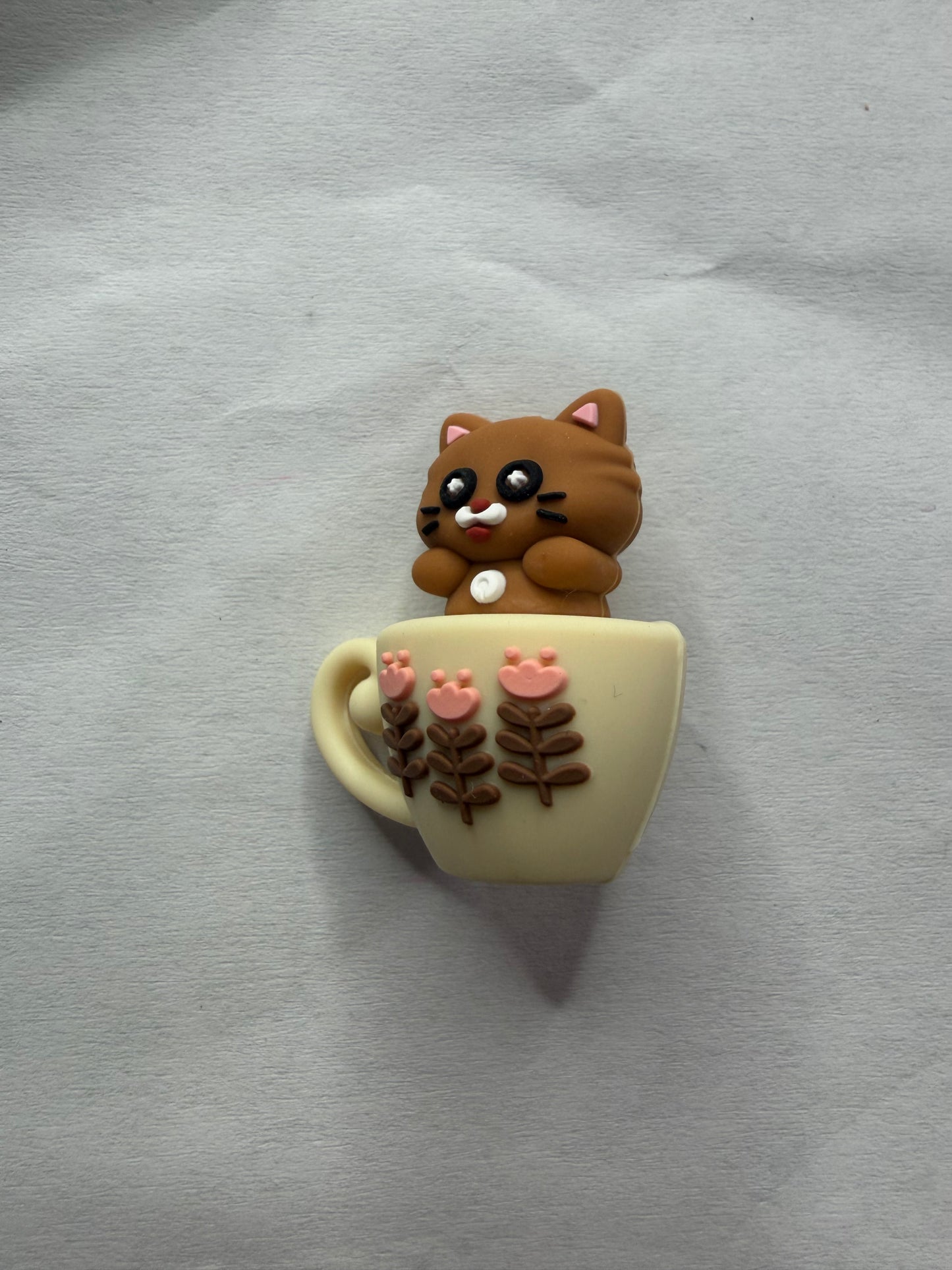 Focal 3d cat in coffee cup