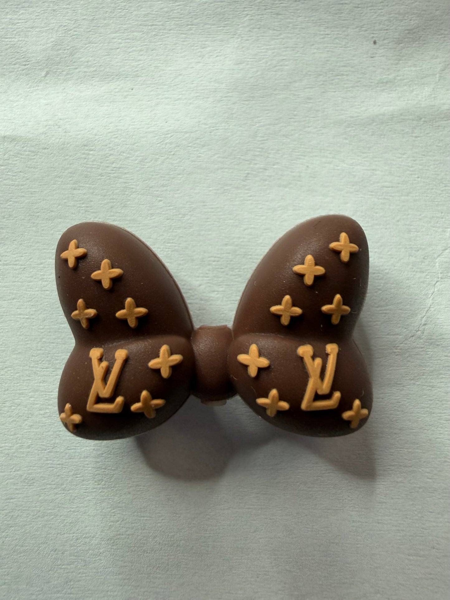 Focal 3d brown lv bow