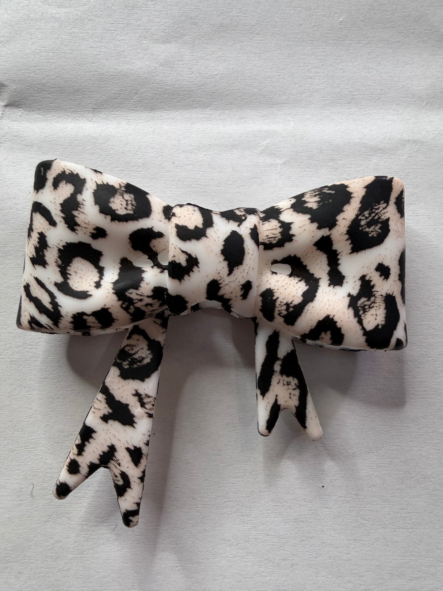 Focal 3d bigger bow Black and peach leopard bow