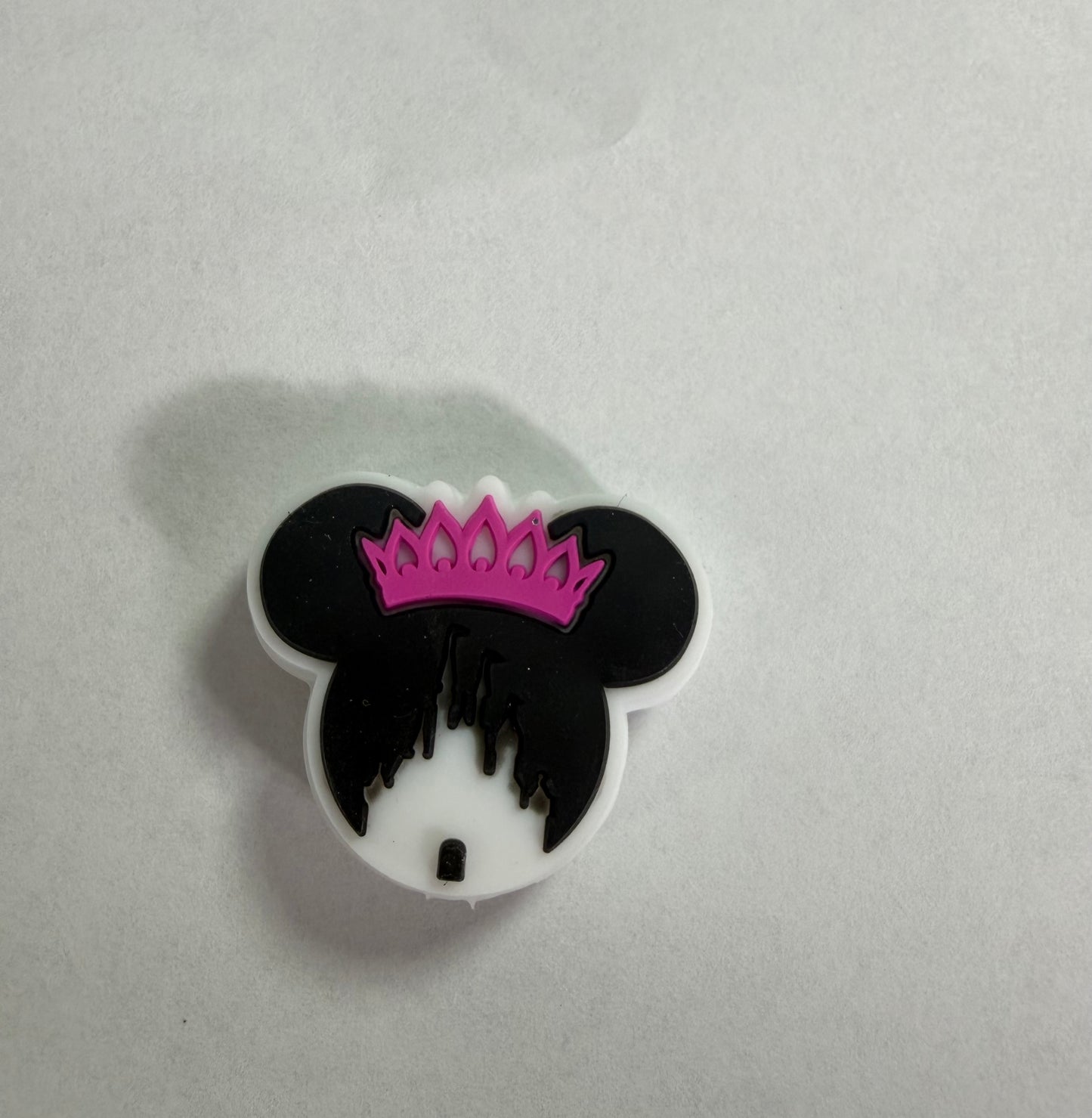 Focal 2d mouse head with pink crown