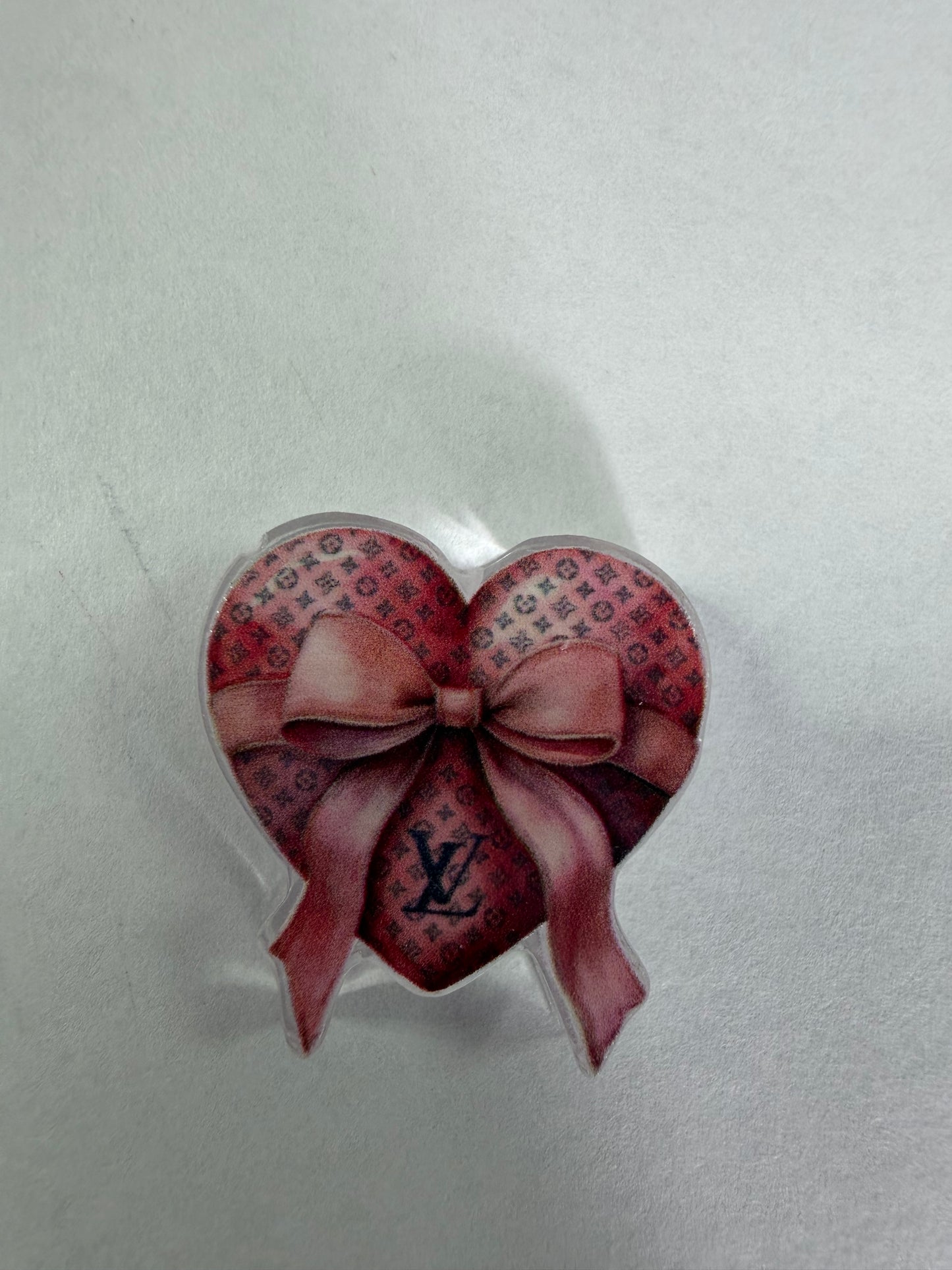 Acrylic focal lv heart with bow pink