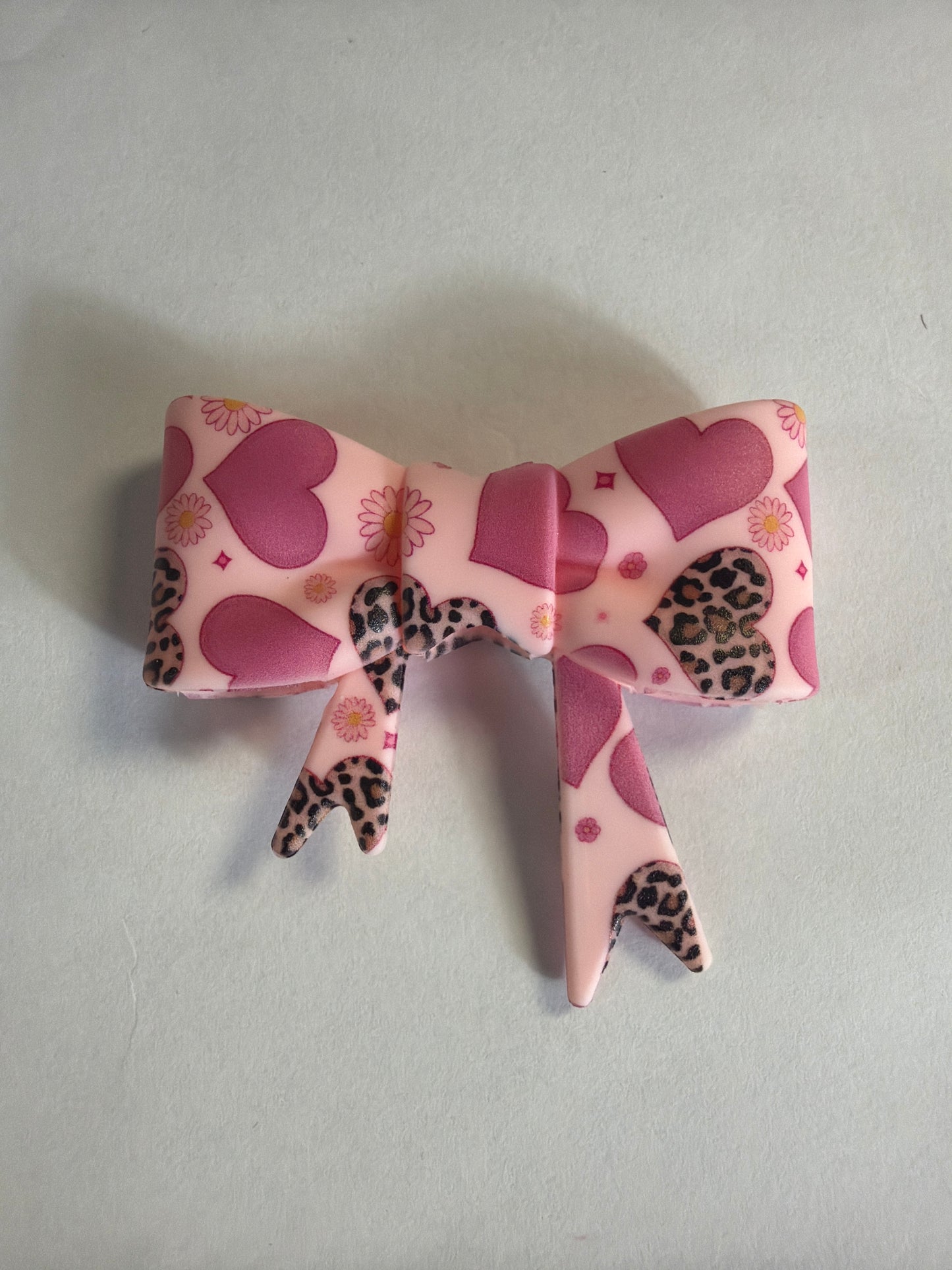 Focal 3d bigger bow Pink and leopard hearts