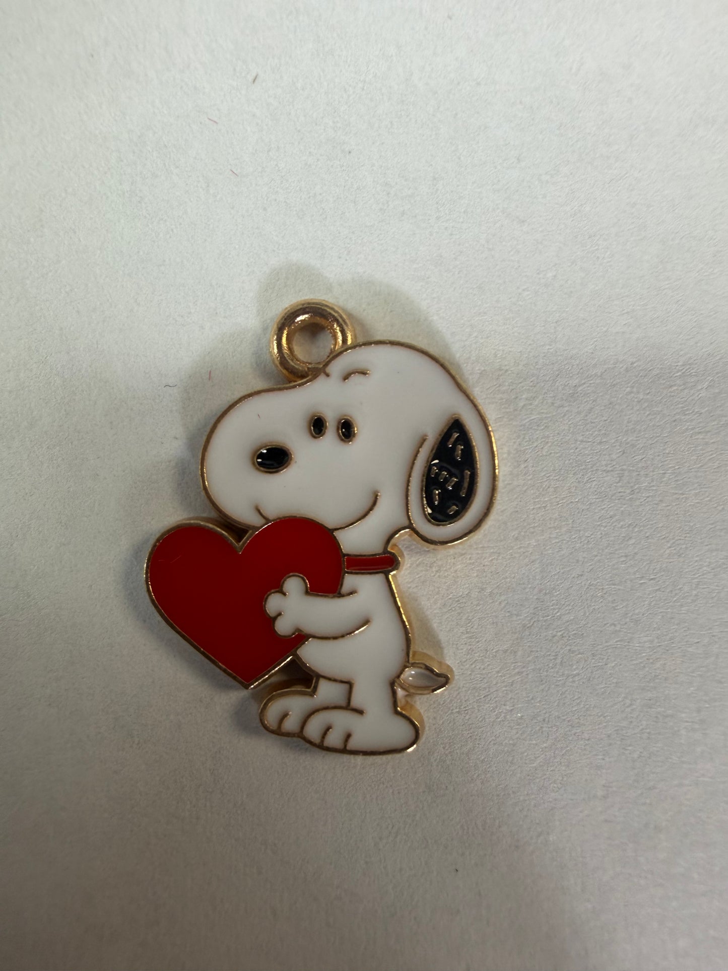 Charms snoopy with heart