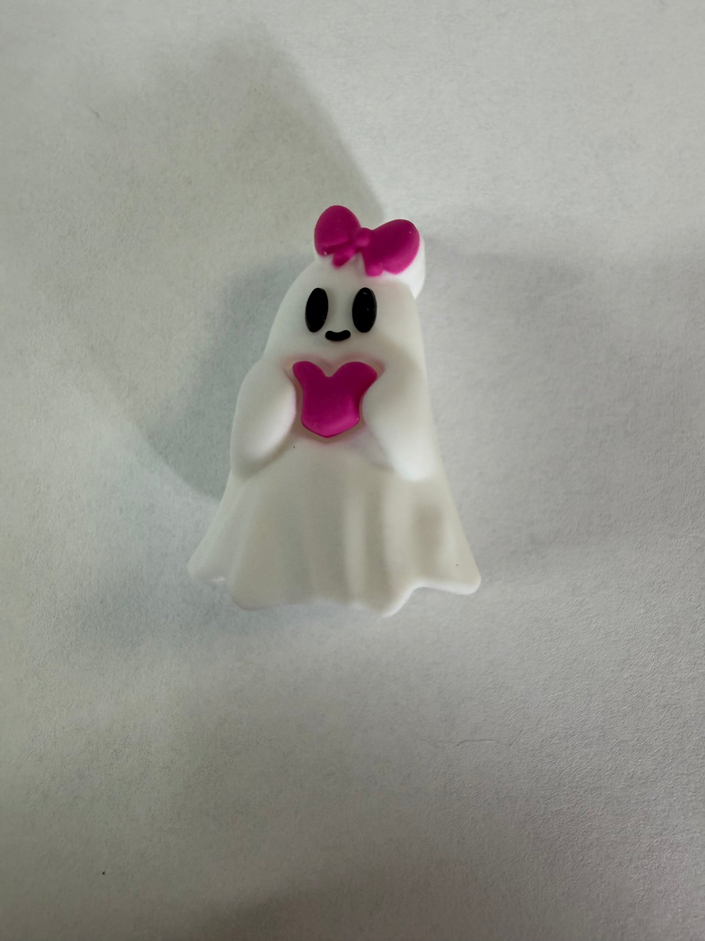 Focal 3d White ghost with pink bow and heart