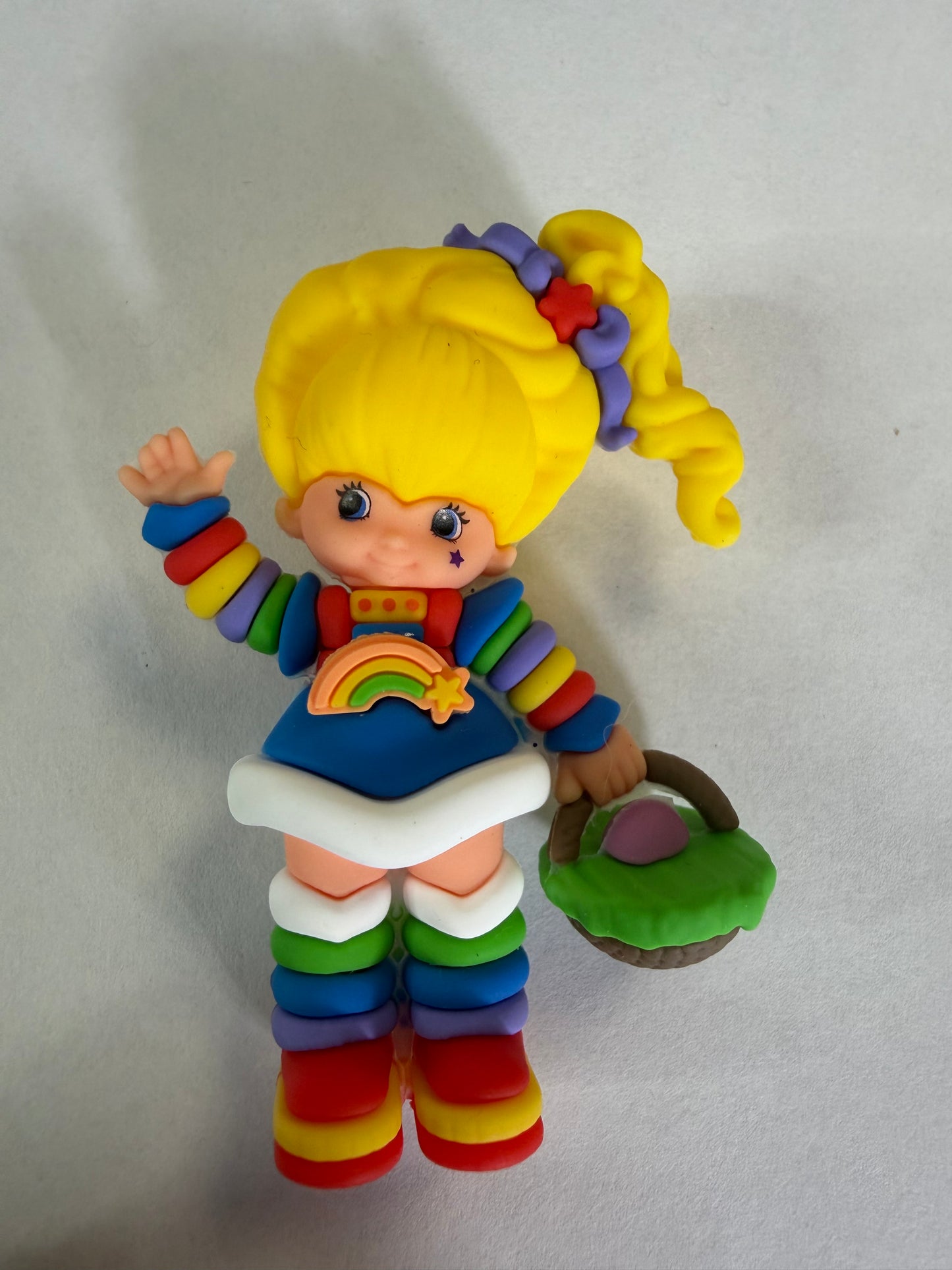 Pen topper silicone Rainbow girl with basket