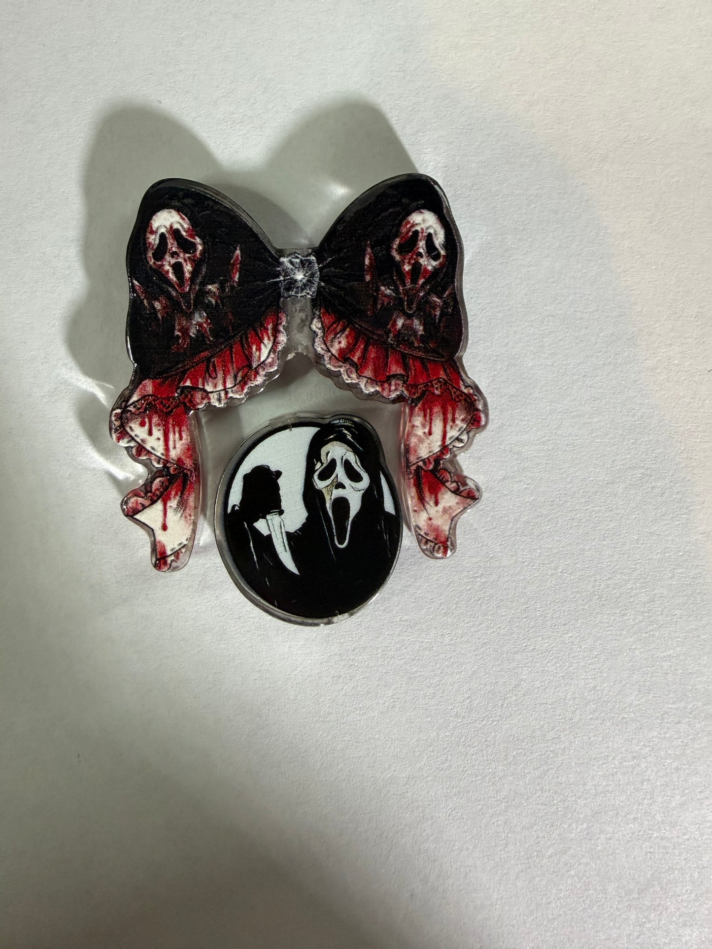 Acrylic focal 2 piece set Bow scream face