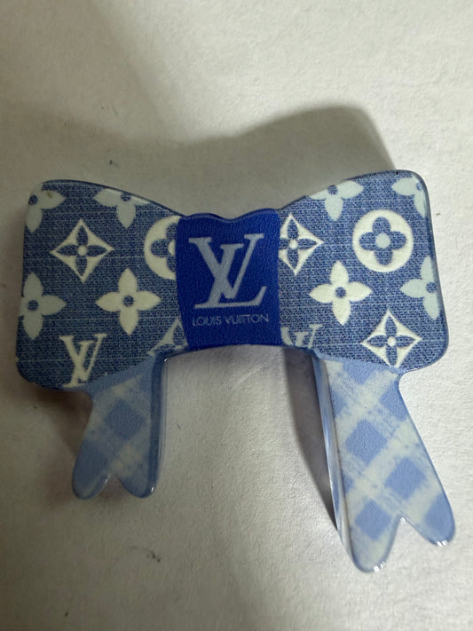Acrylic focal Lv blue bow