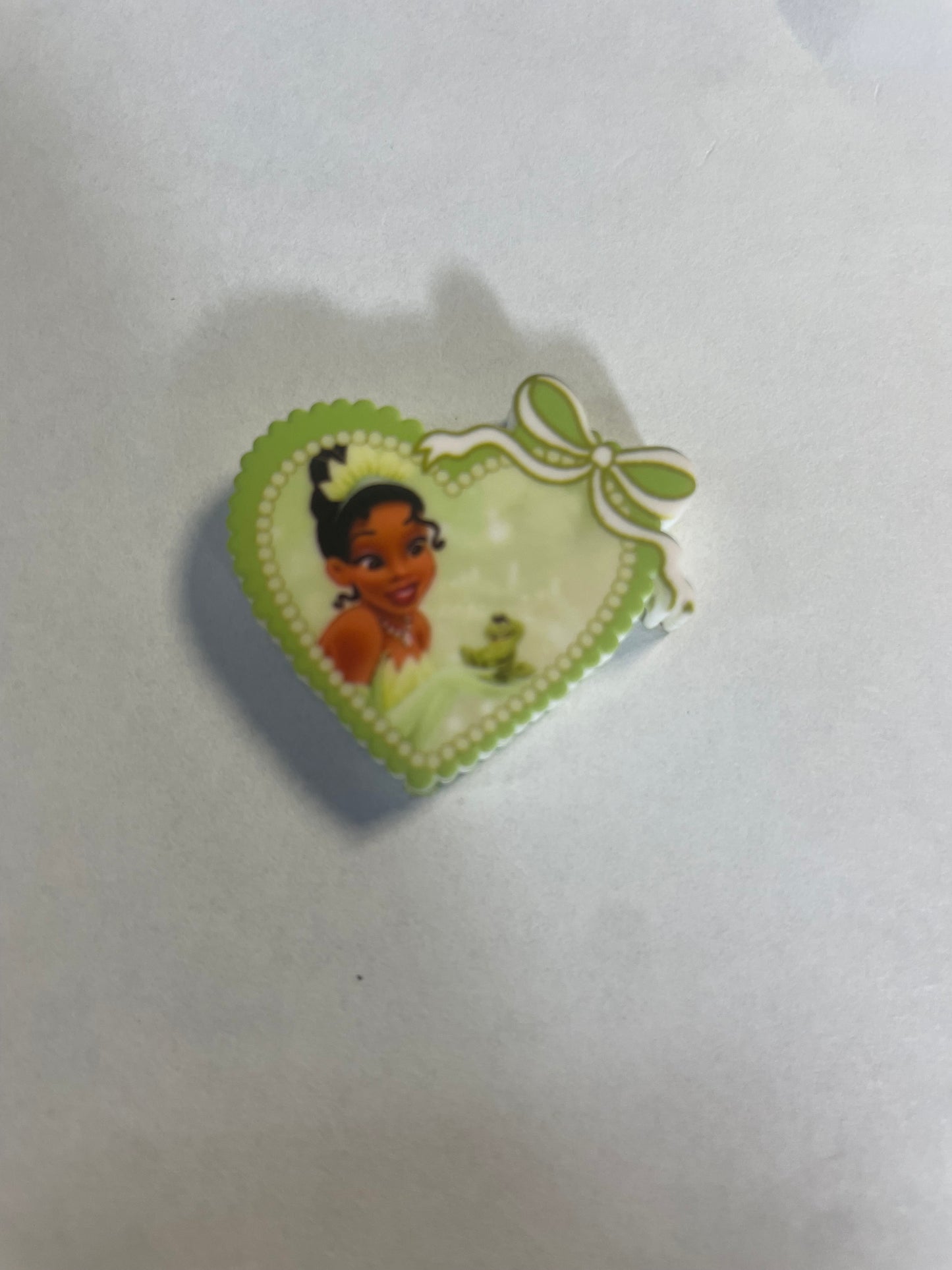 Focal 2d heart with bow Tianna