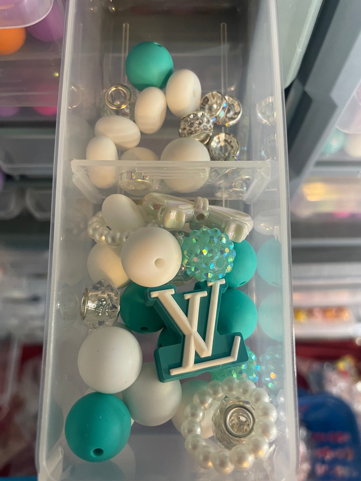 Bead kit Lv teal letter