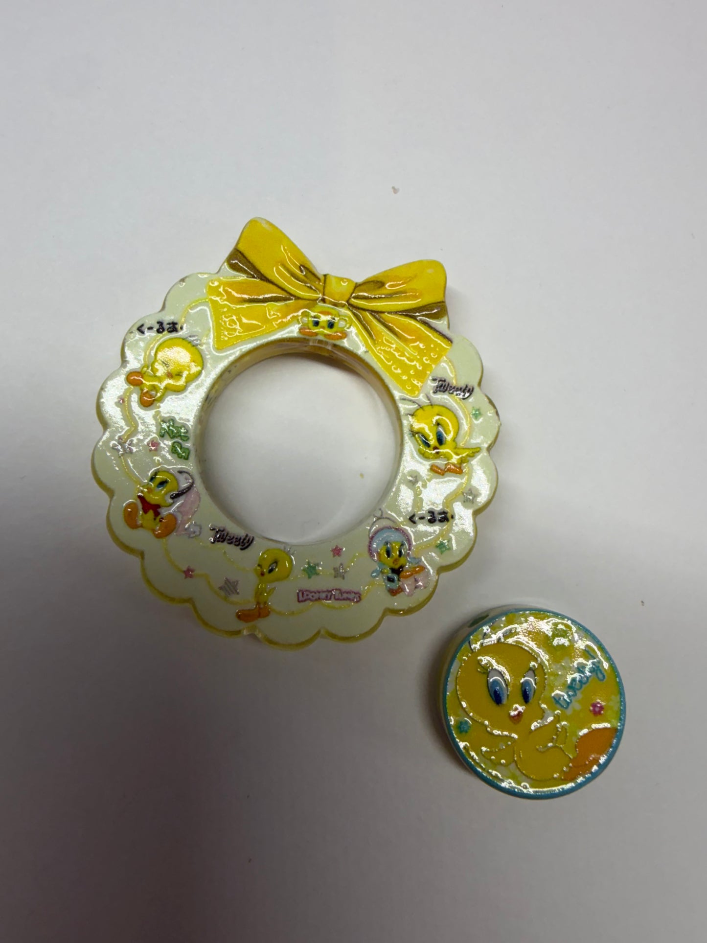 Acrylic focal 2 pieces wreath tweety