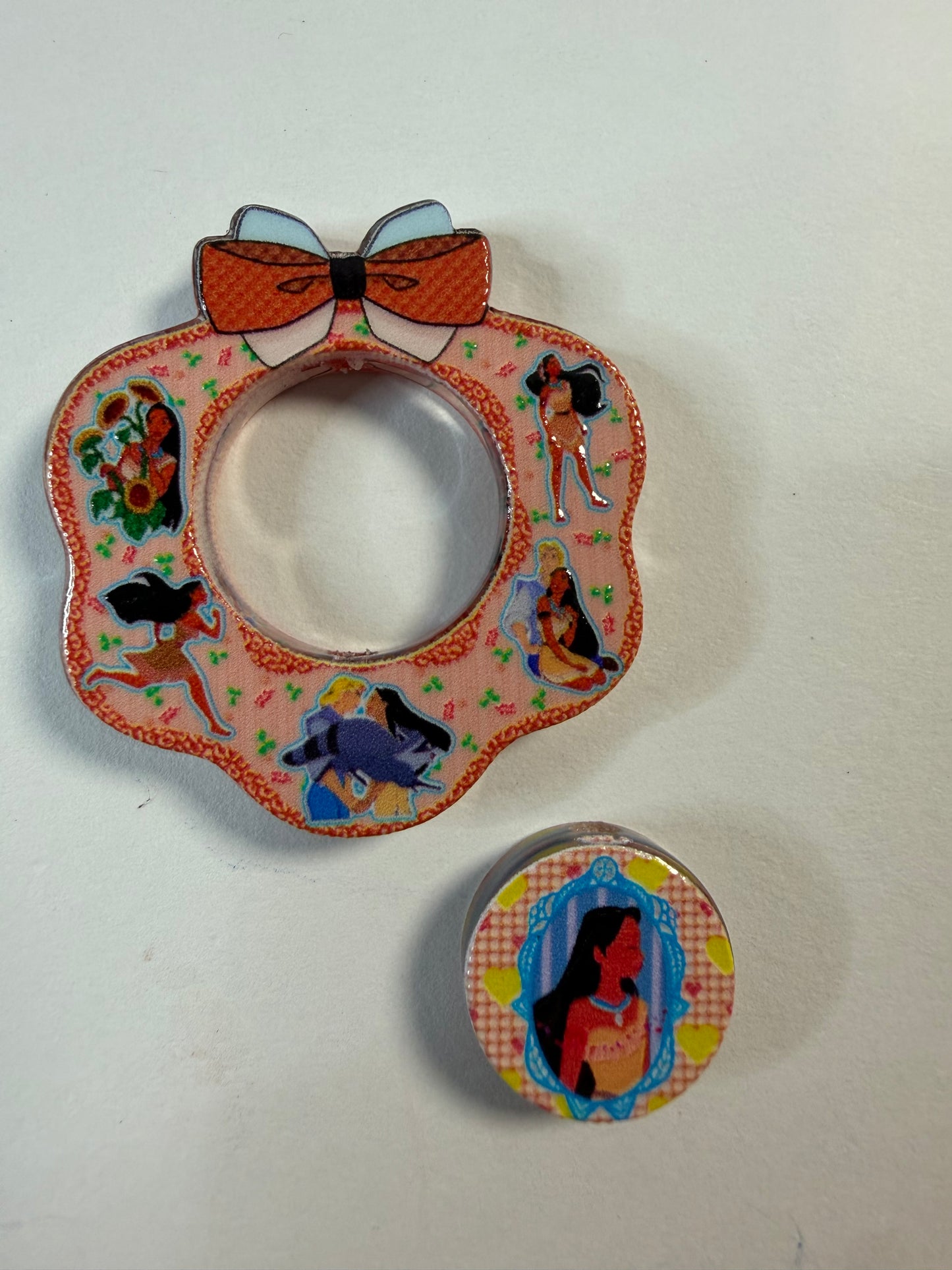 Acrylic focal 2 piece set Wreath Pocahontas