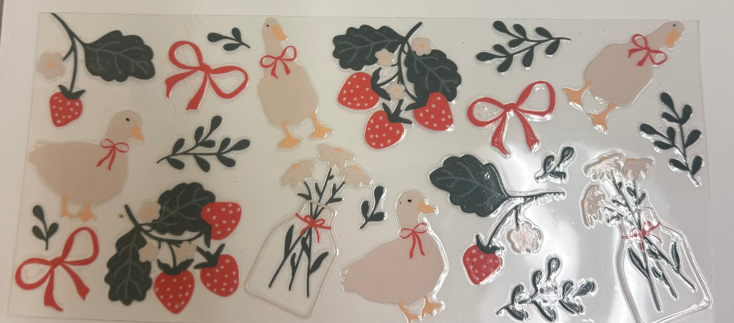 Cup wraps uvdtf Goose with strawberry’s and bows