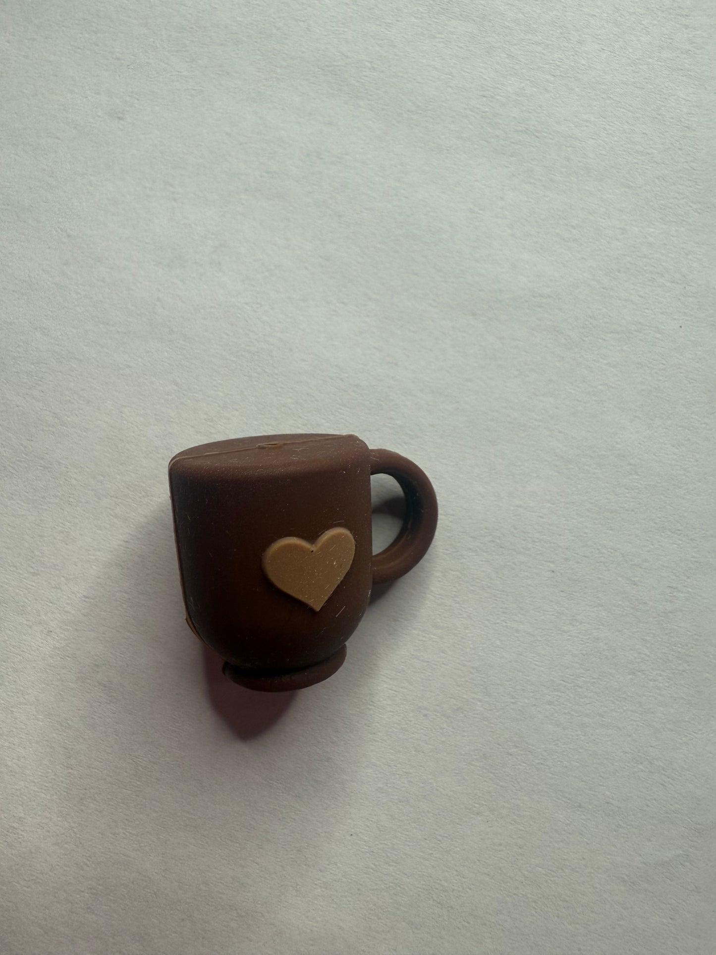 Focal 3d brown coffee cup with hearts