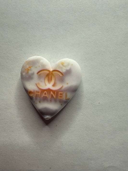 Focal 2d Chanel heart gold
