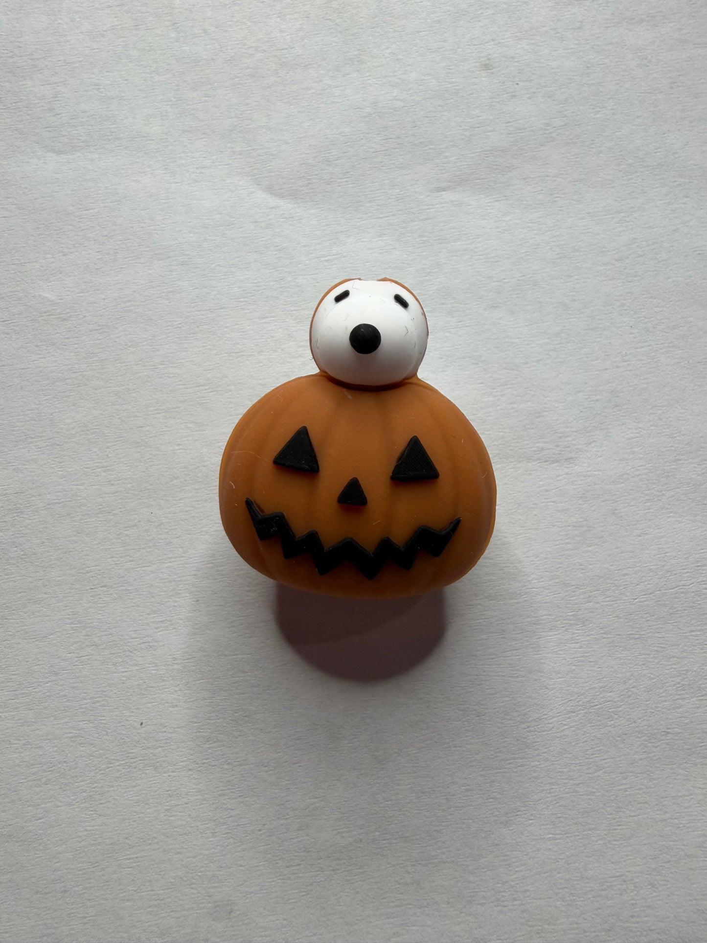 Focal 3d snoopy into pumpkin