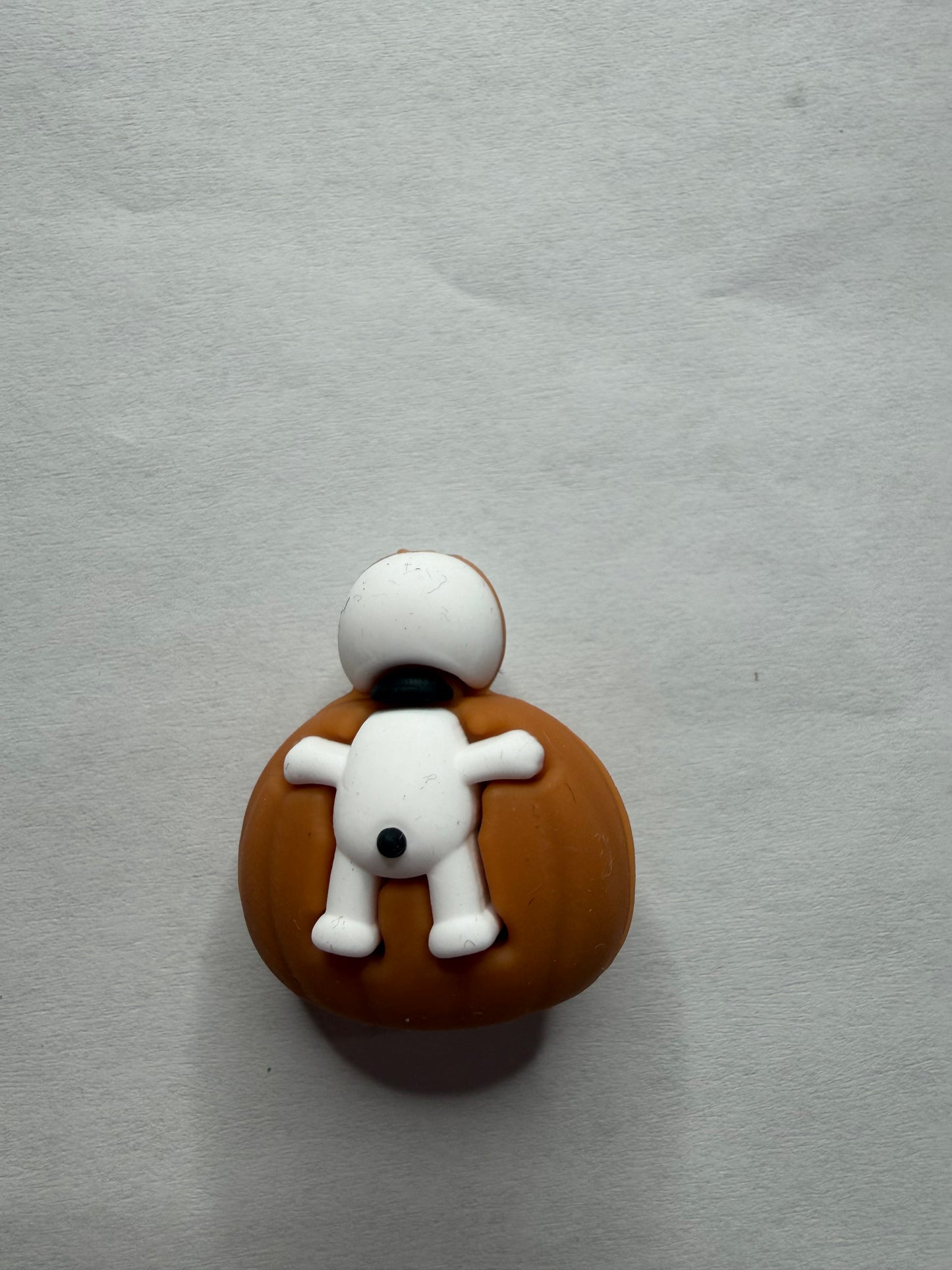Focal 3d snoopy into pumpkin