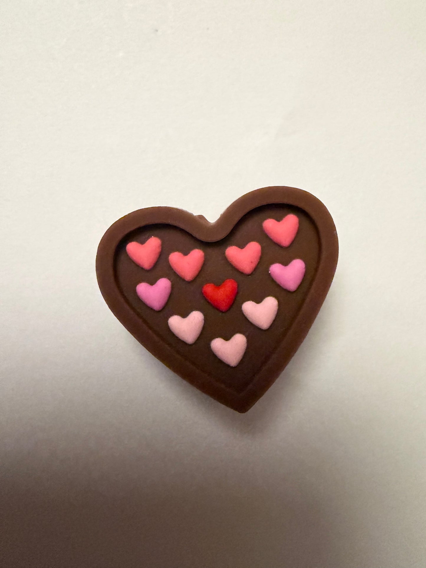 Focal 3d heart box of chocolates with pink bow