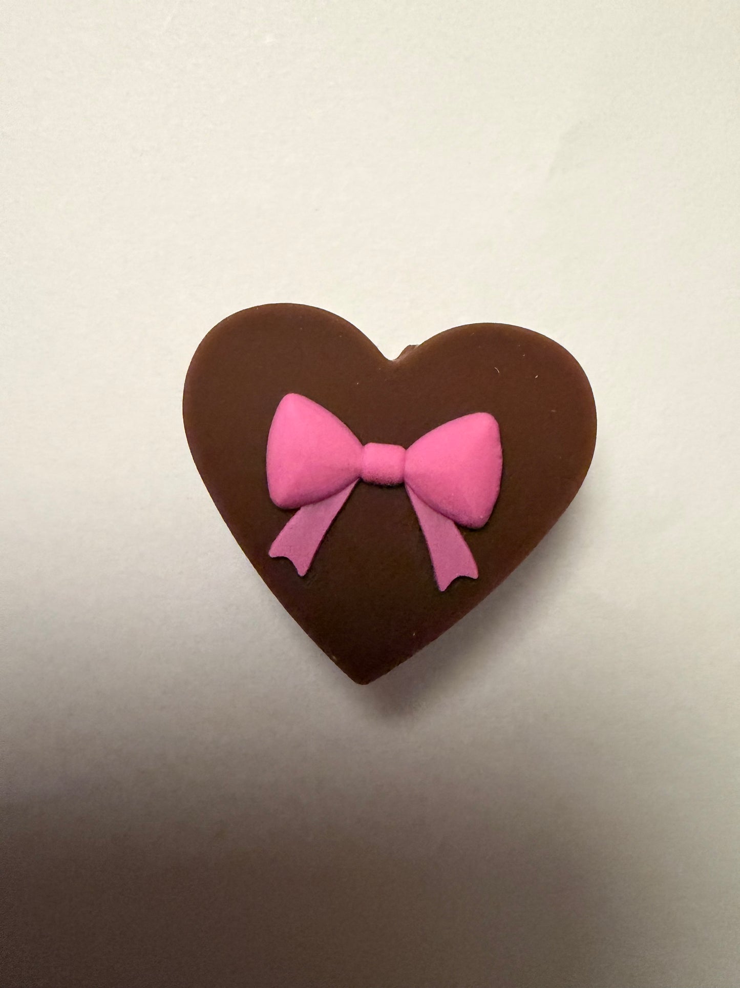 Focal 3d heart box of chocolates with pink bow