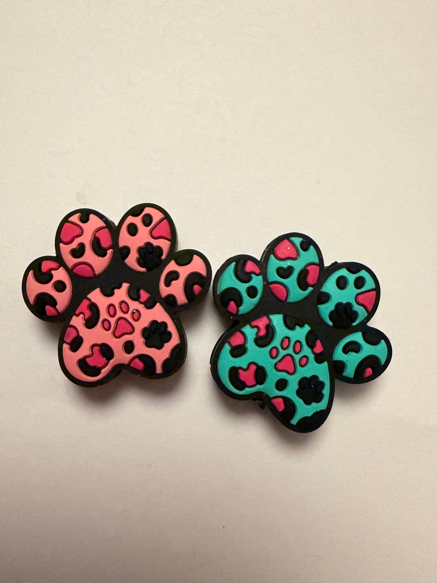Focal 2d cheetah print paw print mystery color