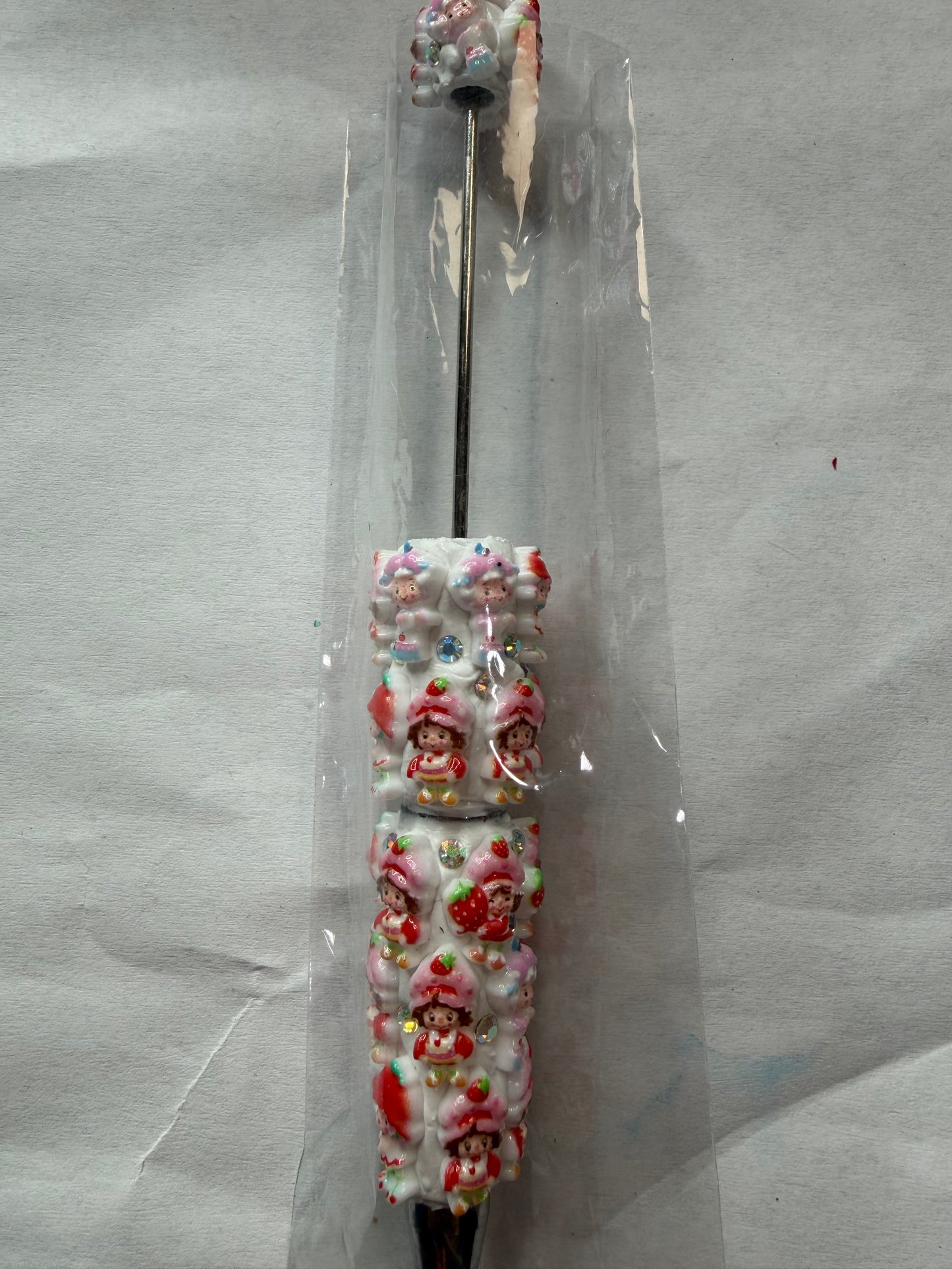 Beadable pens just the pen White strawberry girl with friends