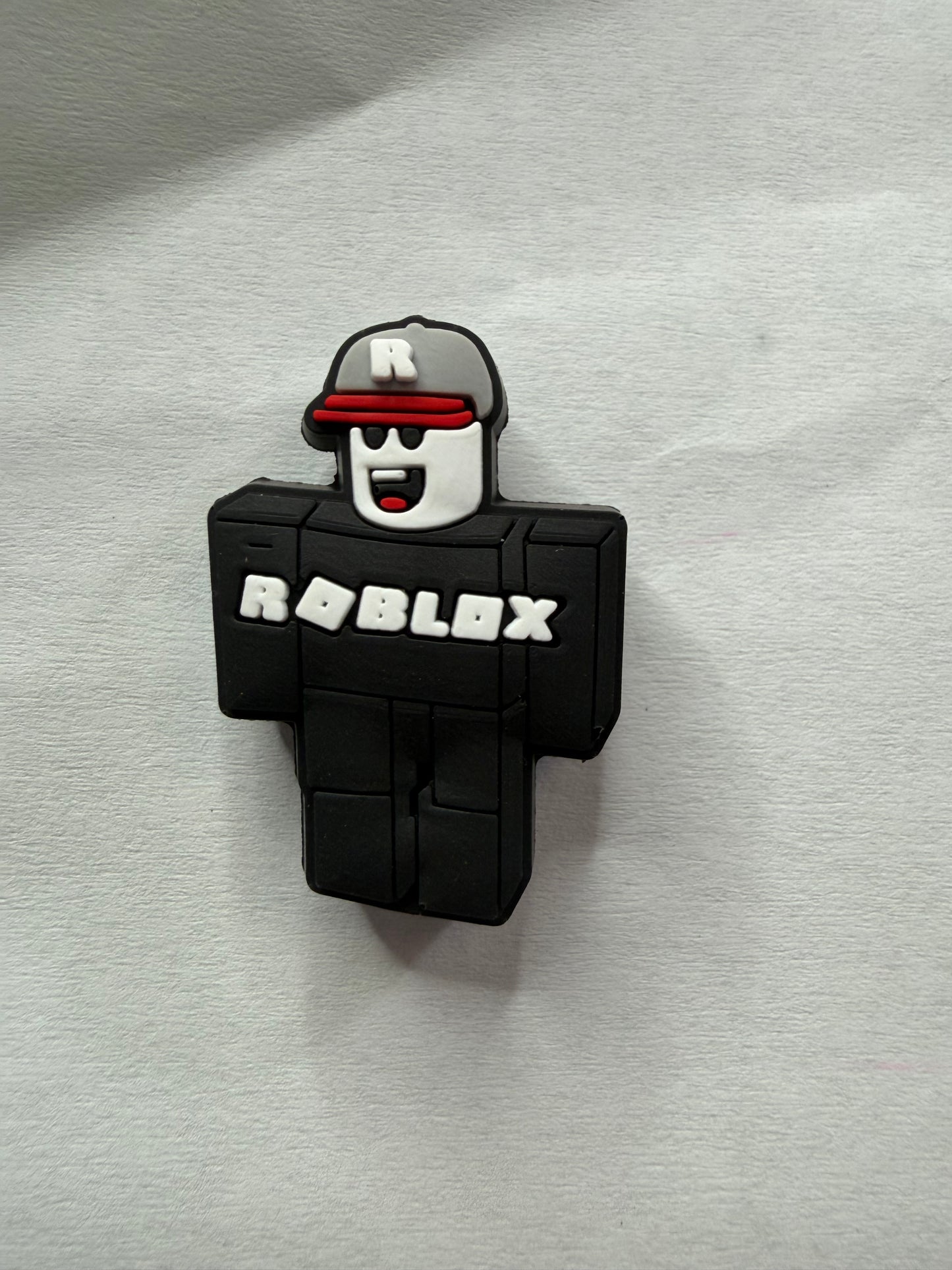 focal 2d Roblox guy with grey hat
