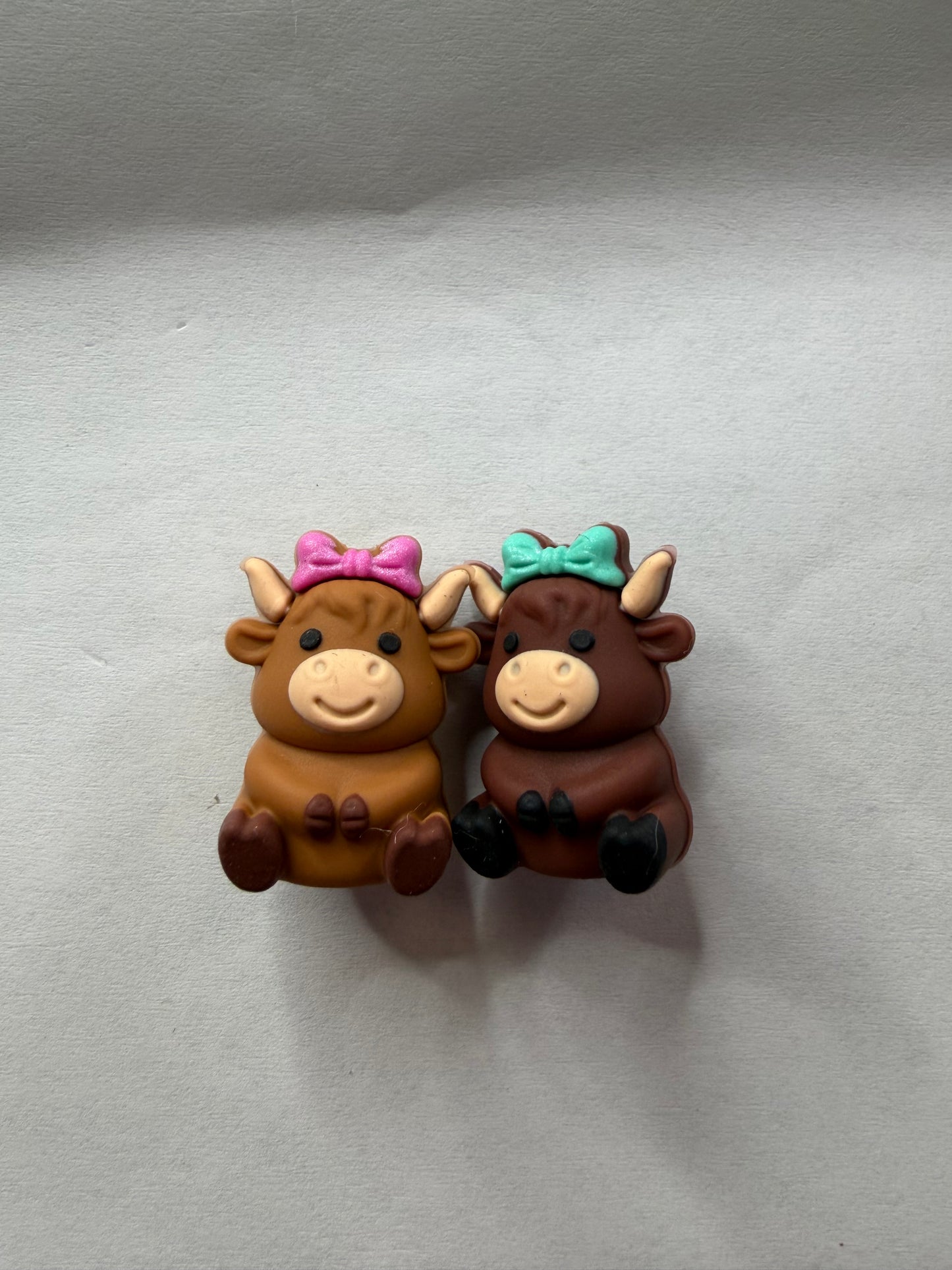 Focal 3d highland cow with bow mystery