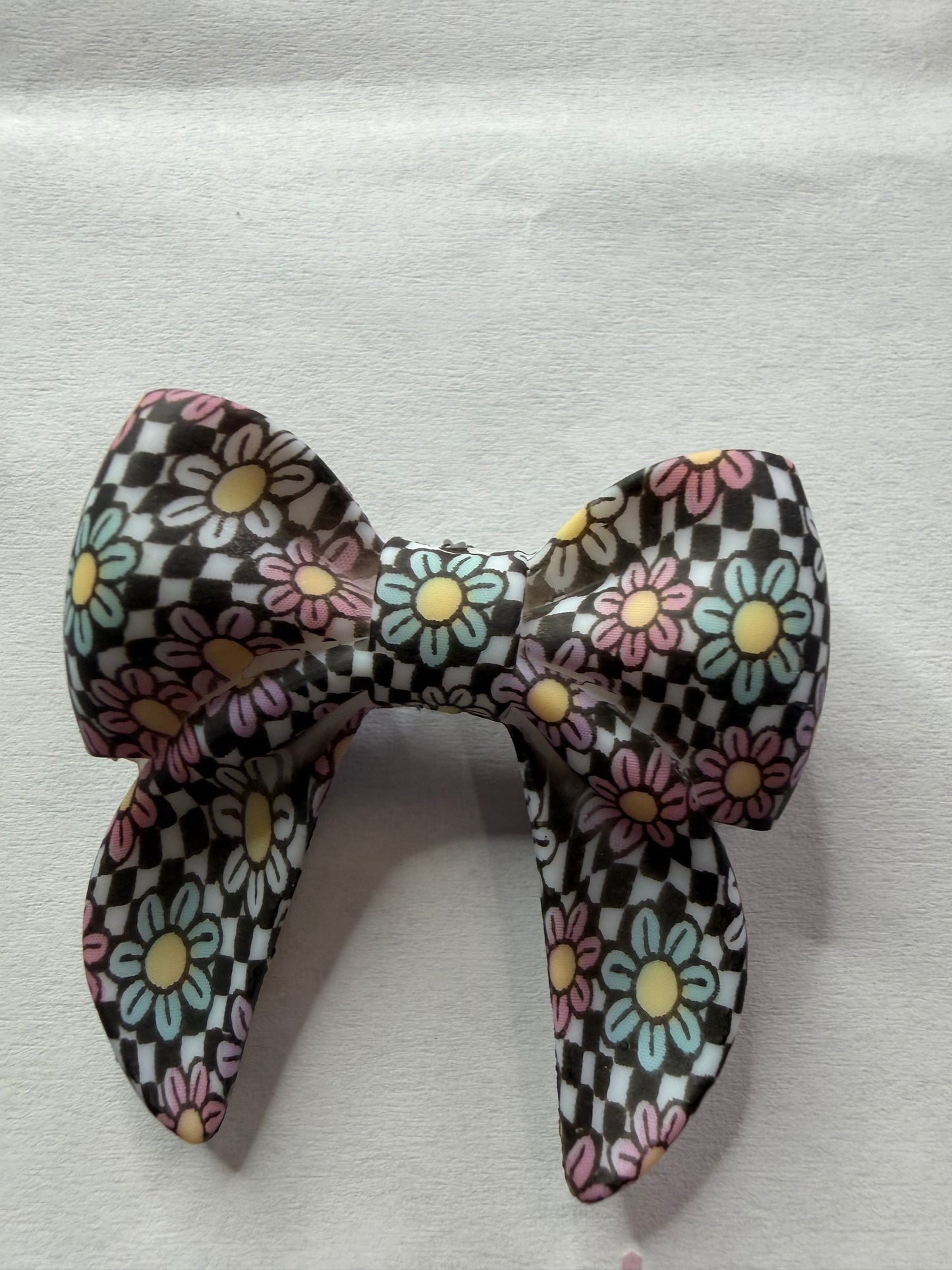 Focal 3d checkered flower bow