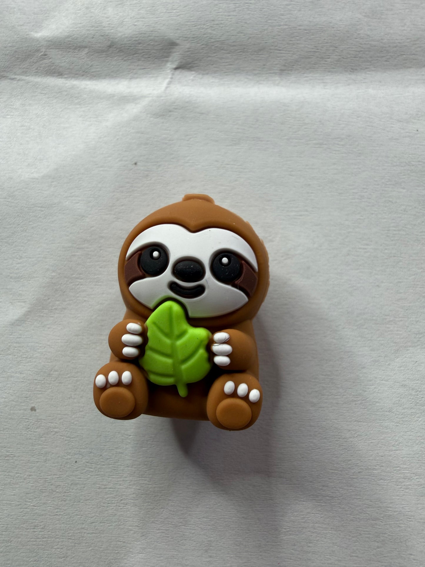 Focal 3d sloth with leaf