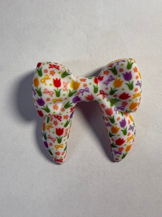 Focal 3d bow with printed tulip and bows