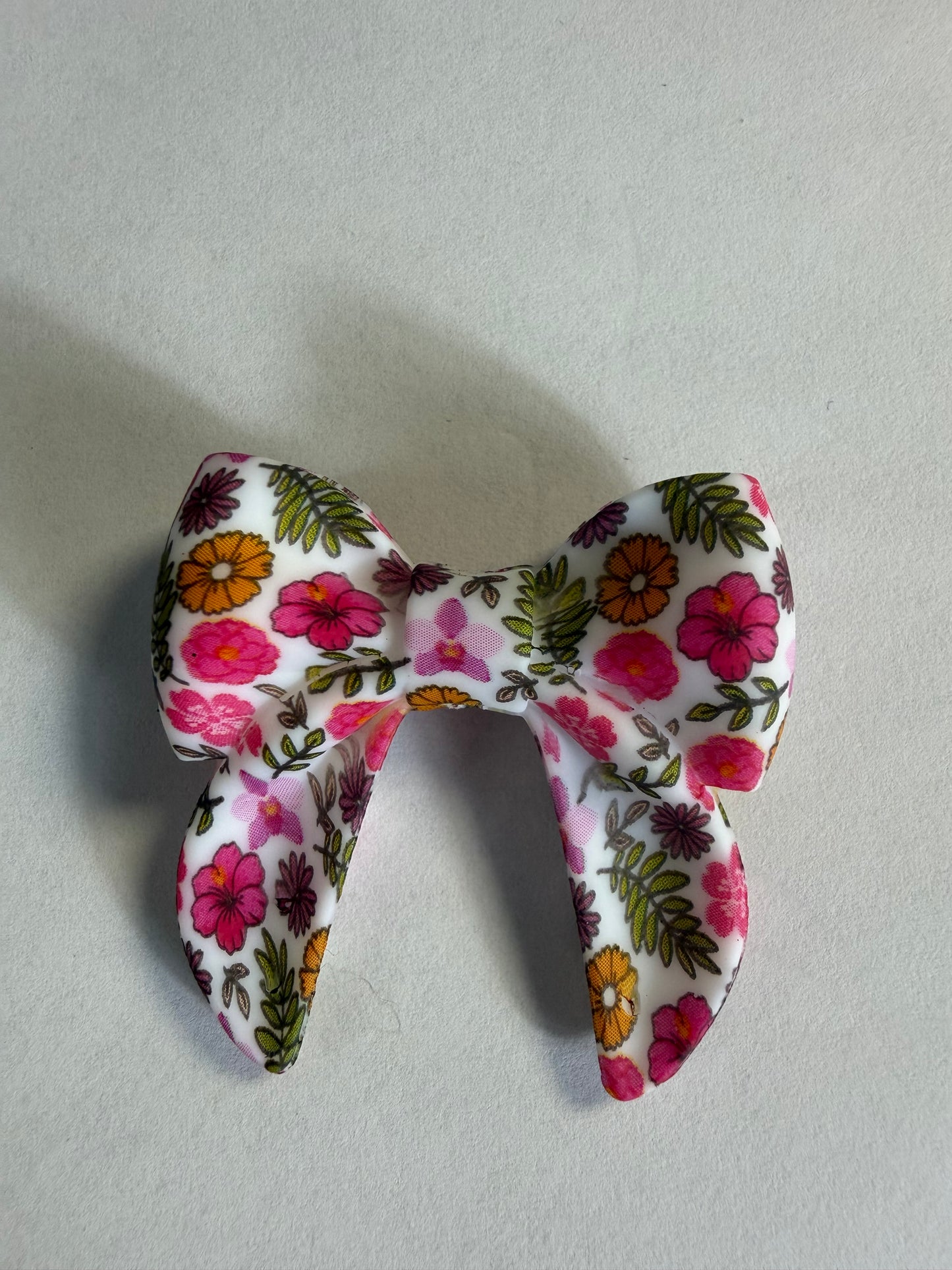 Focal 3d bow with pink flowers