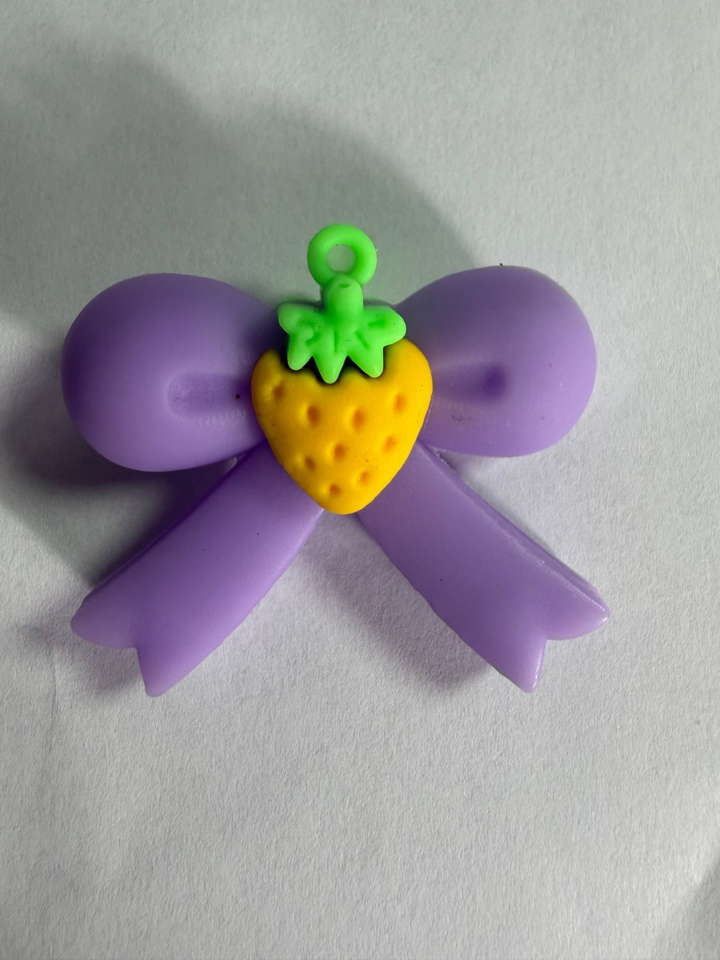 Pen topper silicone Purple strawberry bow