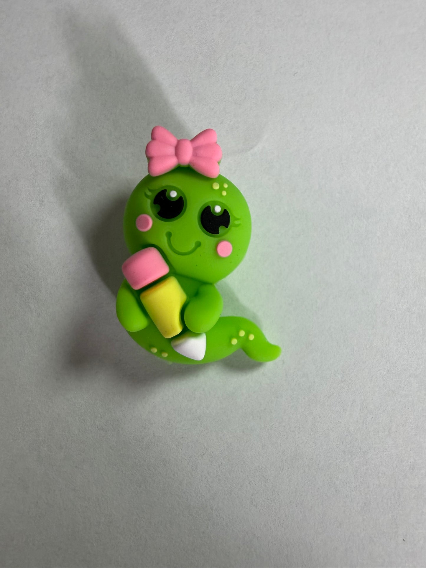 Focal 3d book worm with pencil