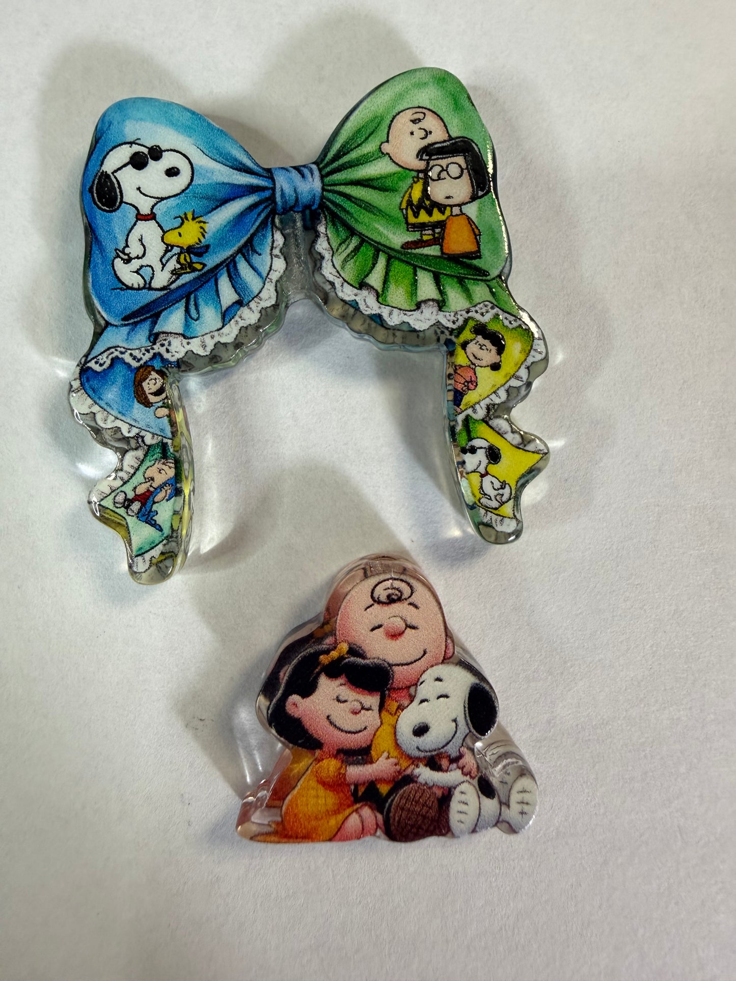 Acrylic focal 2 piece set bow Snoopy theme